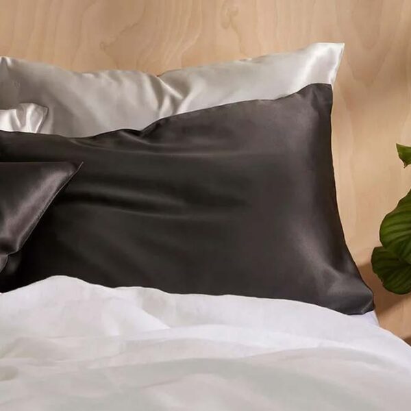Manfaat Bantal Satin